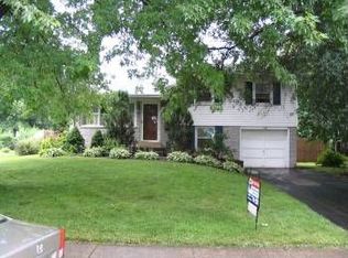 119 Maplewood Dr, Douglassville, PA 19518