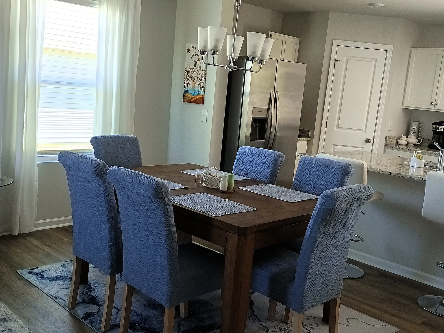 3 bed, 2.5 bath, 1472 sqft, $2,200 — Photo 3