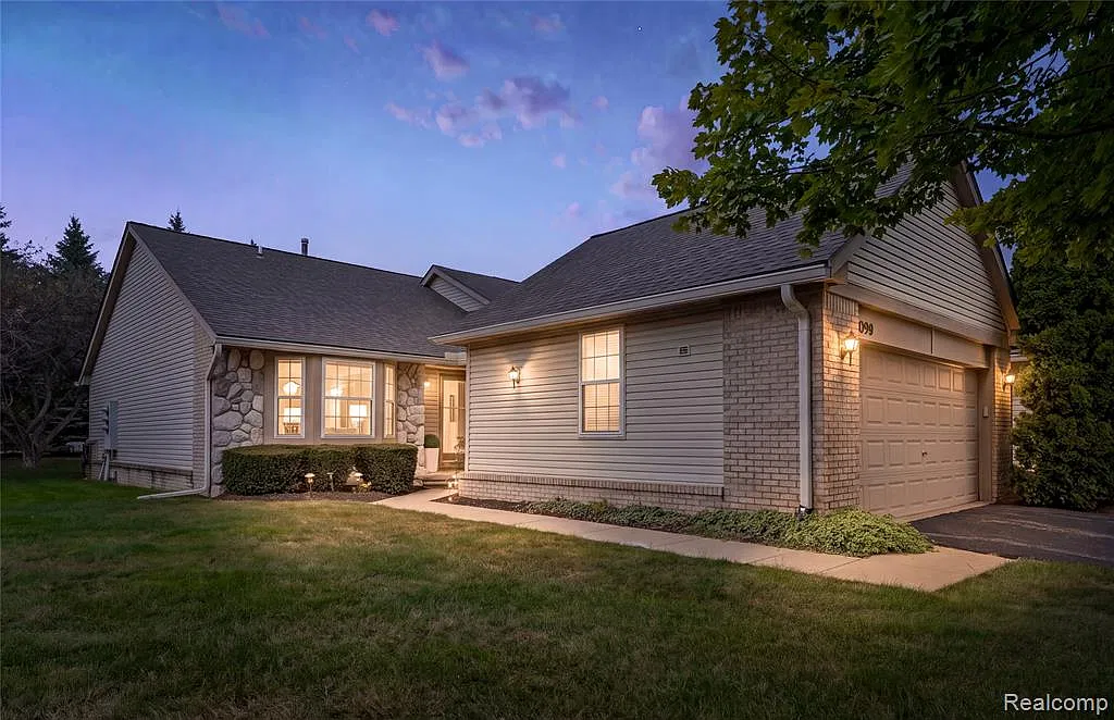 2 bed, 2.0 bath, 1360 sqft, $1,850 — Photo 3