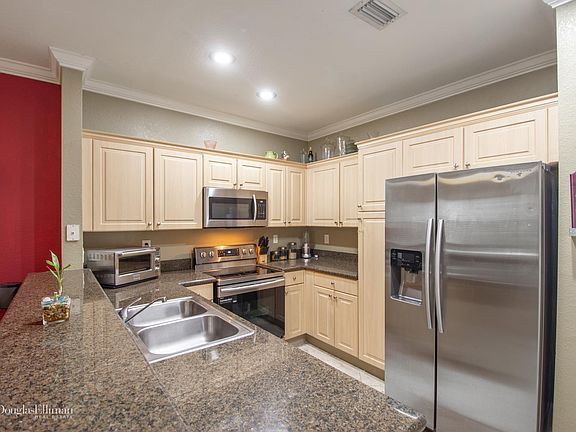 5th image of 4416 Woodland Cir