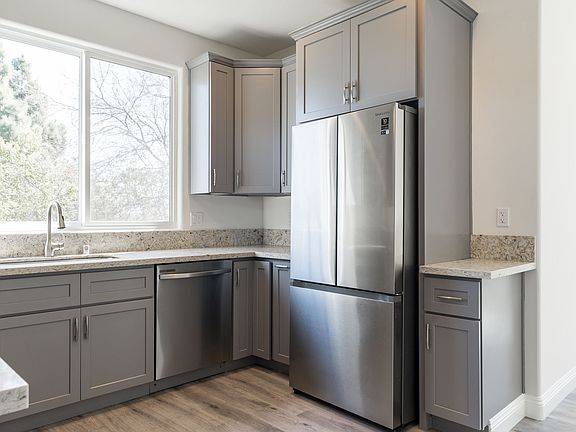 3rd image of 2255 Salisbury Dr #2255