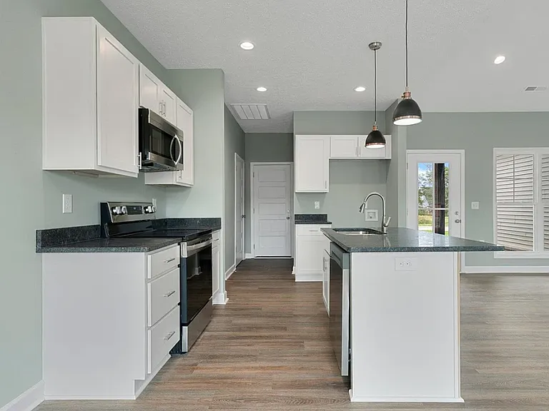 2583 Cedrus Ave — Photo 8