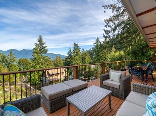 947 Village Dr, Bowen Island, BC V0N1G1