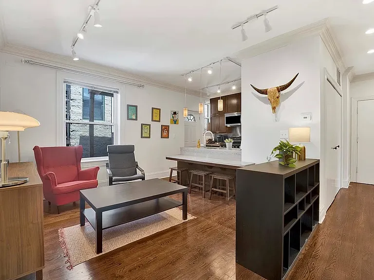 2026 N Burling St #307 — Photo 10