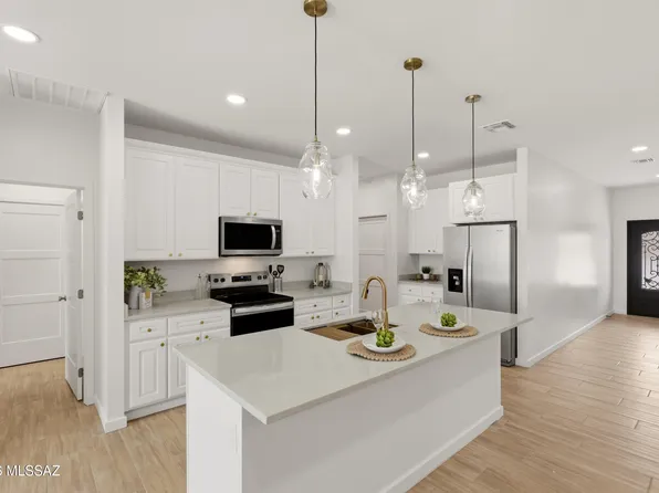 5583 S Swires Rd, Tucson, AZ 85746