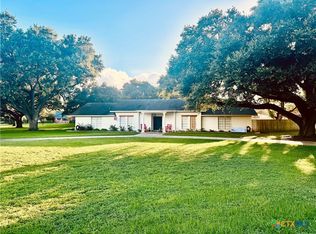 1 Circle Ln, Victoria, TX 77904
