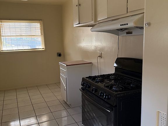 4th image of 2712 Del Mar Ave