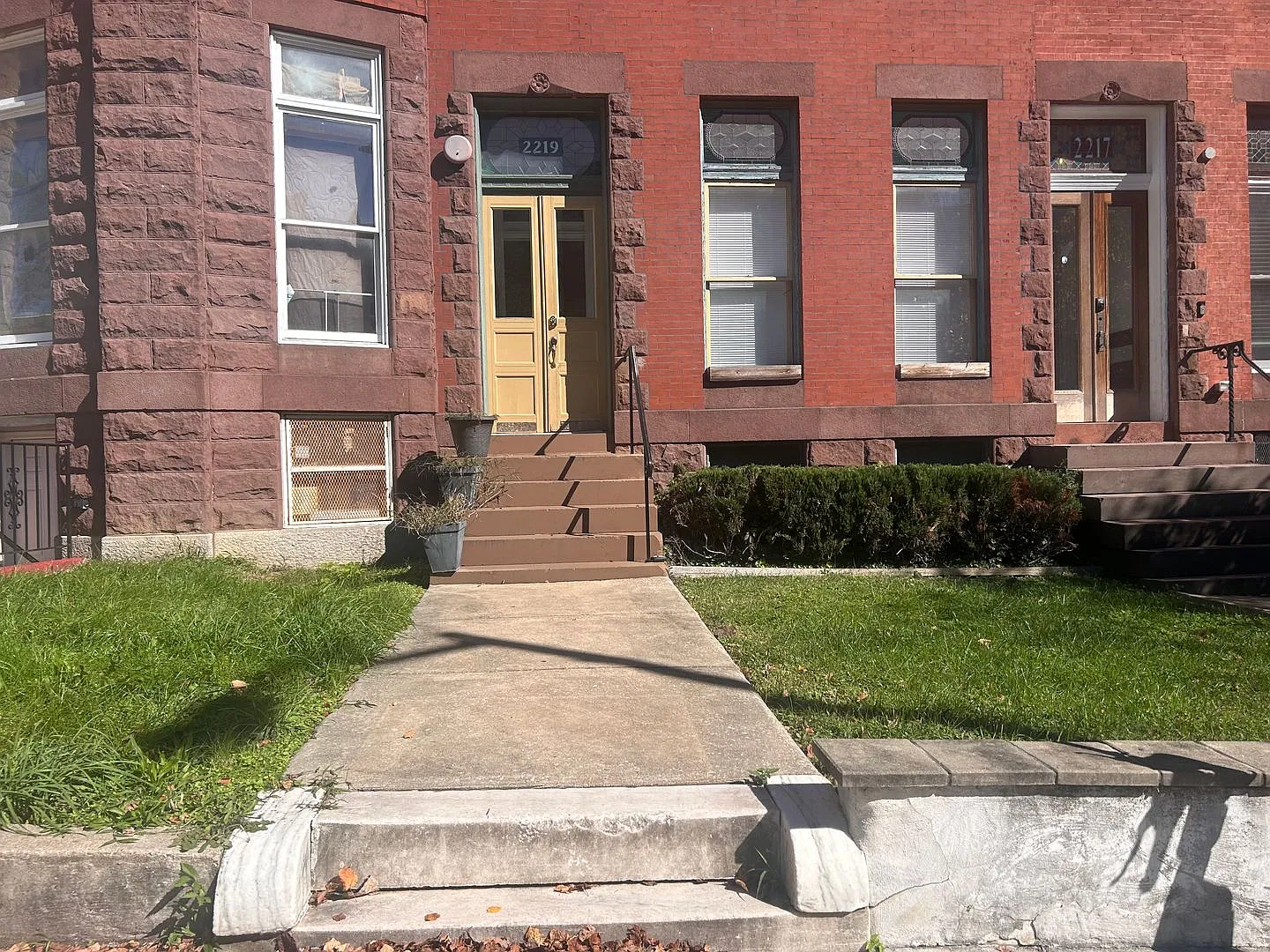 Charming 2BD/2BA Condo Unit with Fireplace in Reservoir Hill, MD! — Photo 1
