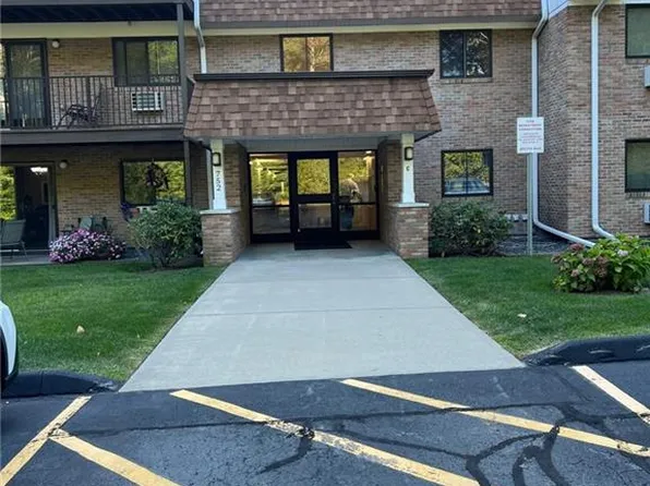 752 Quaker Ln #C108, Warwick, RI 02818