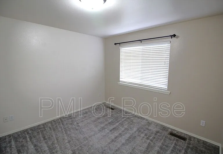 633 W Idaho Ave — Photo 12