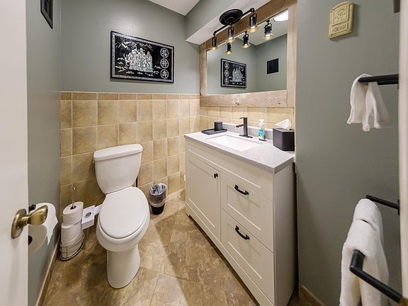 3rd image of 4616 N Ashland Ave