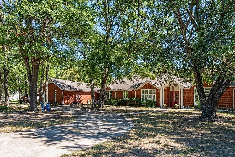 1st image of 2312 Country Club Dr