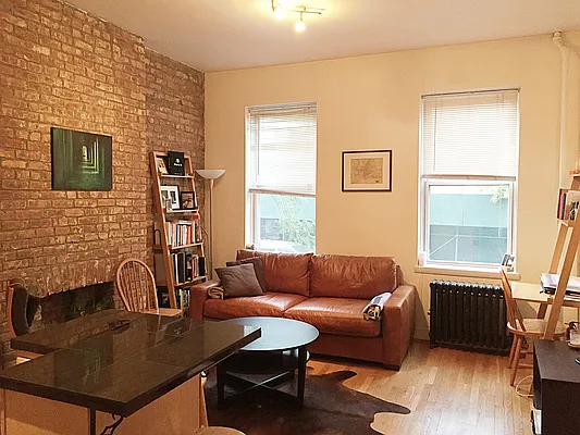 Rented by Bedford Realty USA Corp | media 7