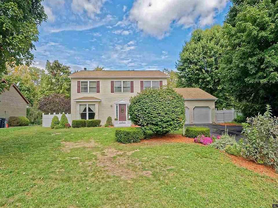 1st image of 8 Carlyle Ct