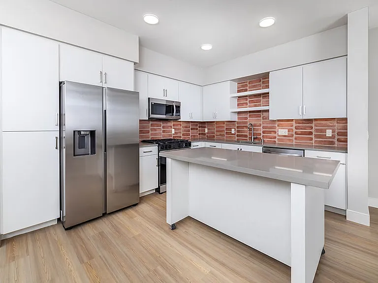 Bowen Apartments — Photo 36