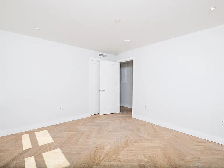 12 Commonwealth Ave #706 — Photo 2