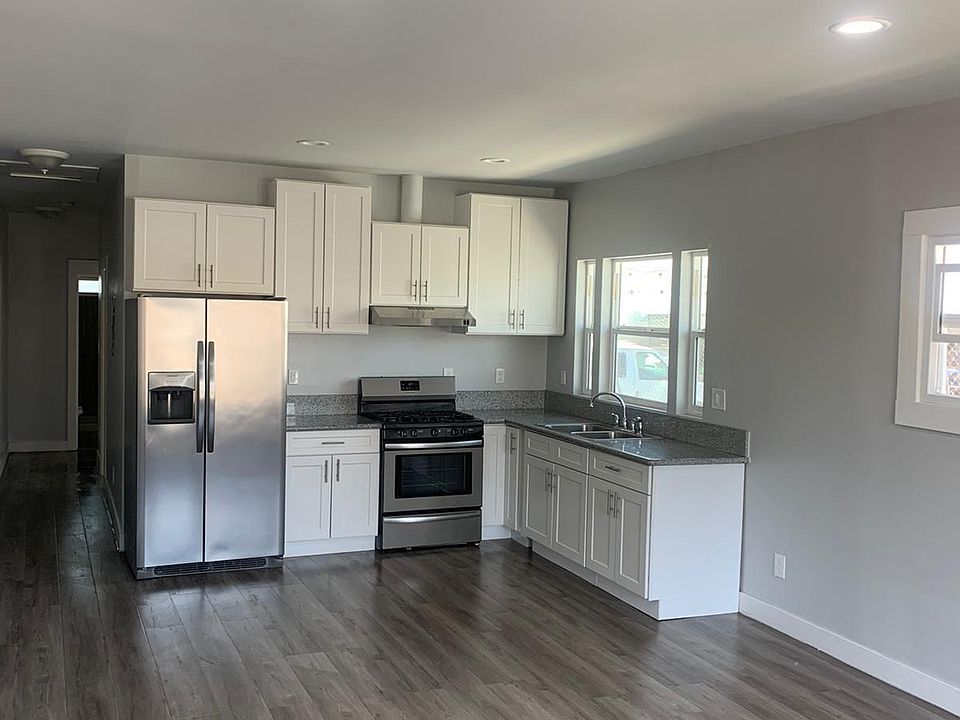 1st image of 270 W 41st St