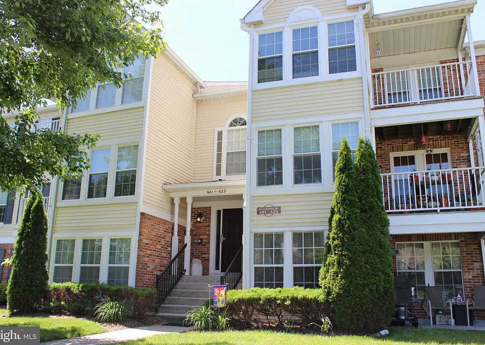 1st image of 621 Deering Rd #1L
