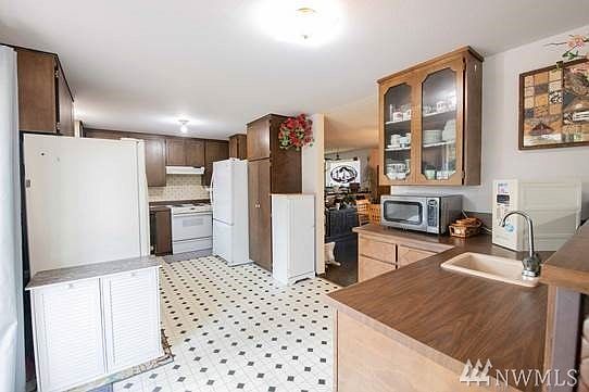 5th image of 4810 221st St E