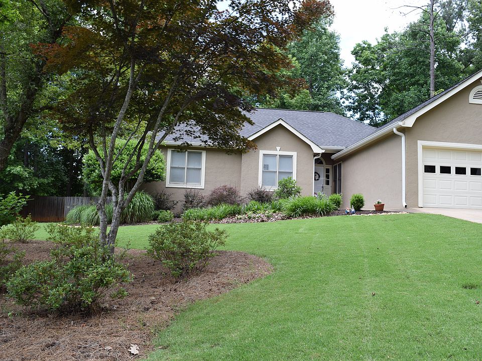 1st image of 208 Pine Branch Dr