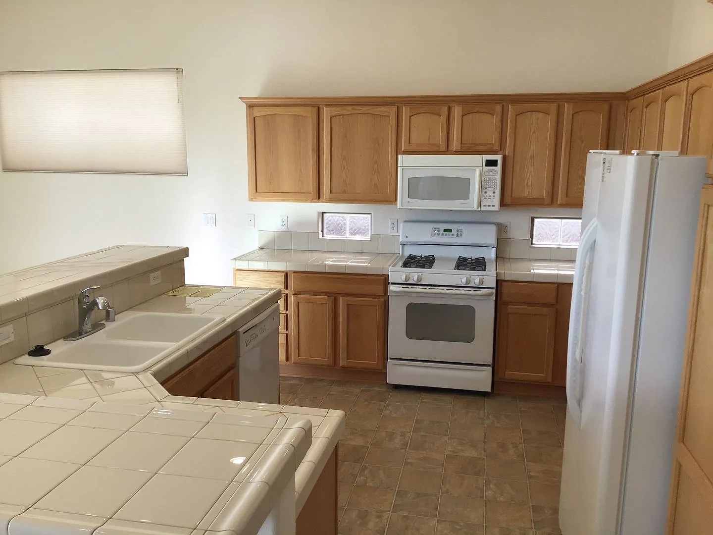 Beautiful 3 Bedroom 2 Bath On The Golf Course — Photo 3