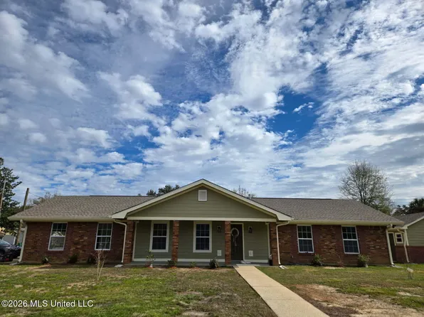 500 Mimosa Ln, Gulfport, MS 39507