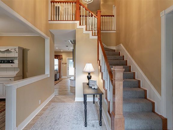 5th image of 3027 Willow Creek Ln