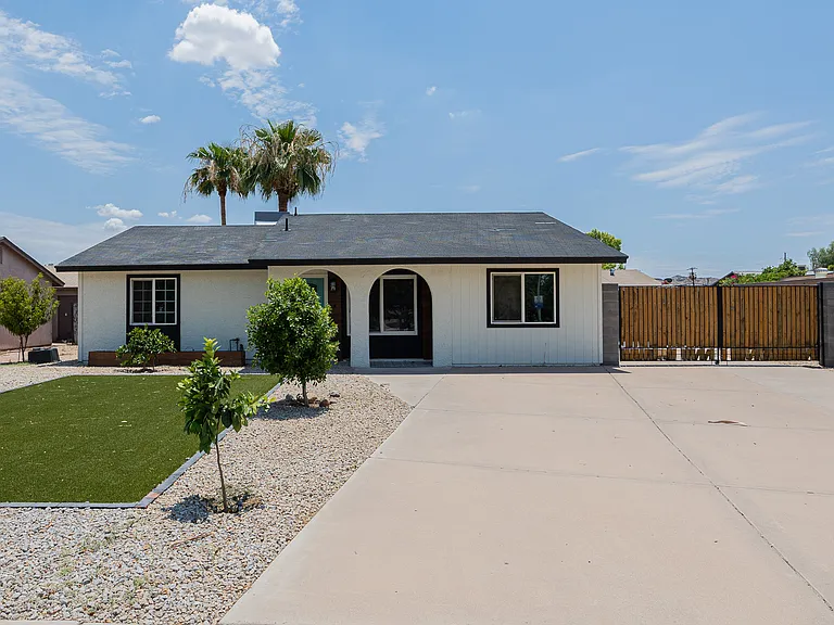 2519 W Vineyard Rd — Photo 2