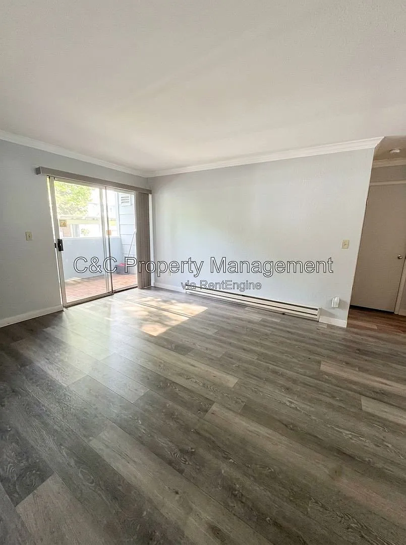 2 bed, 2.0 bath, 918 sqft, $1,900 — Photo 3