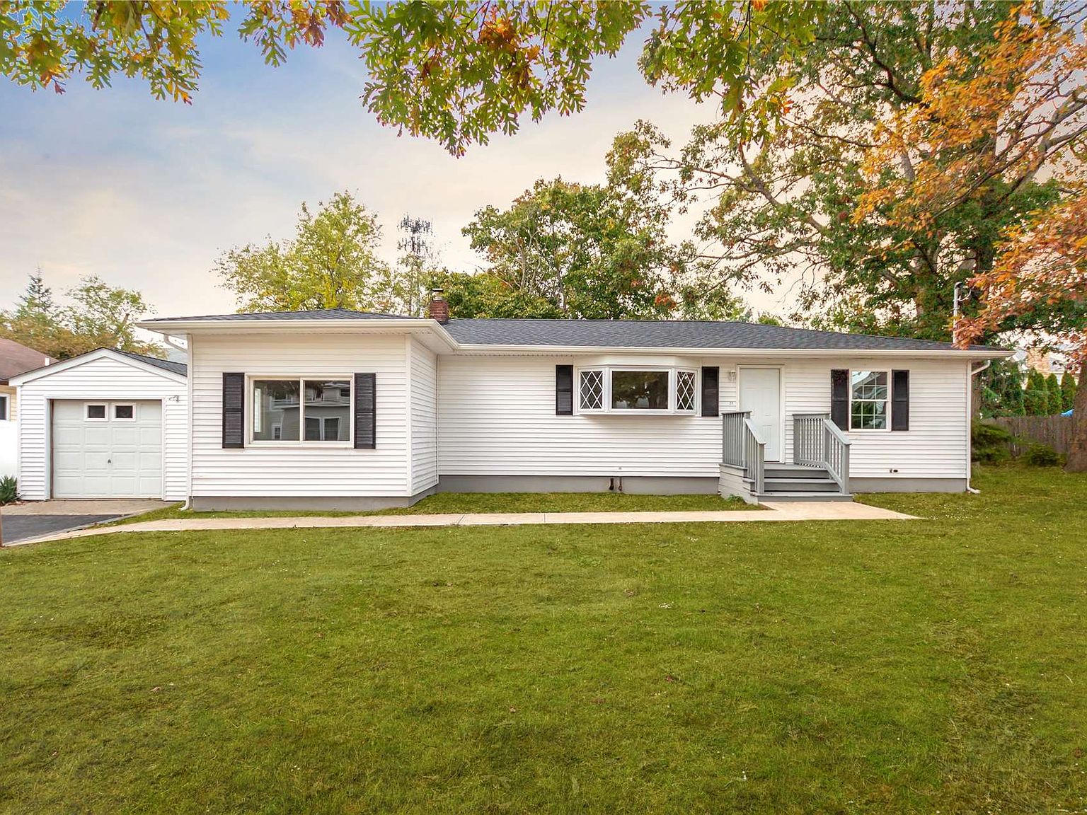 27 W 6th St Patchogue Ny 11772 Mls 3357391 Zillow