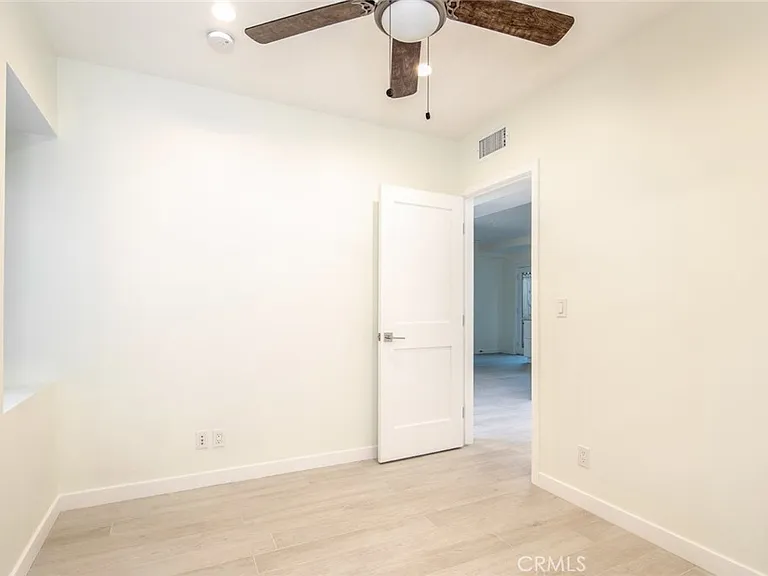 245 Beverly St #B — Photo 13