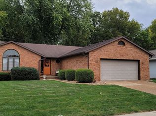 1104 Wakefield Dr, Springfield, IL 62704