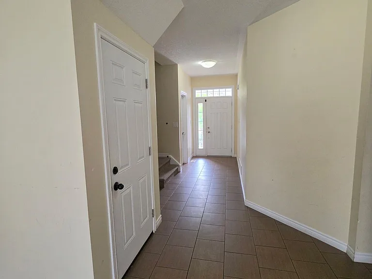 218 Tremaine Cres #MAIN - UPPER FLOORS — Photo 8