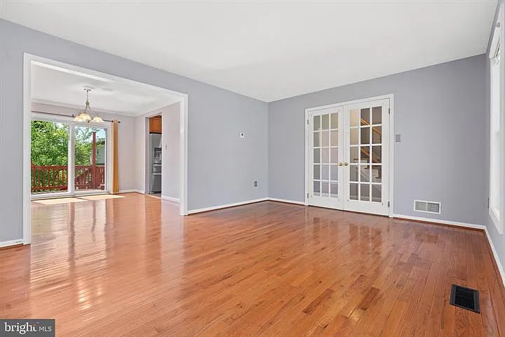 Wisteria Dr, Germantown — Photo 4