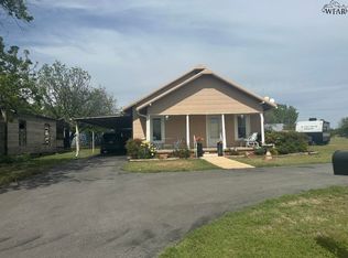 207 E Glisson Ave, Electra, TX 76360