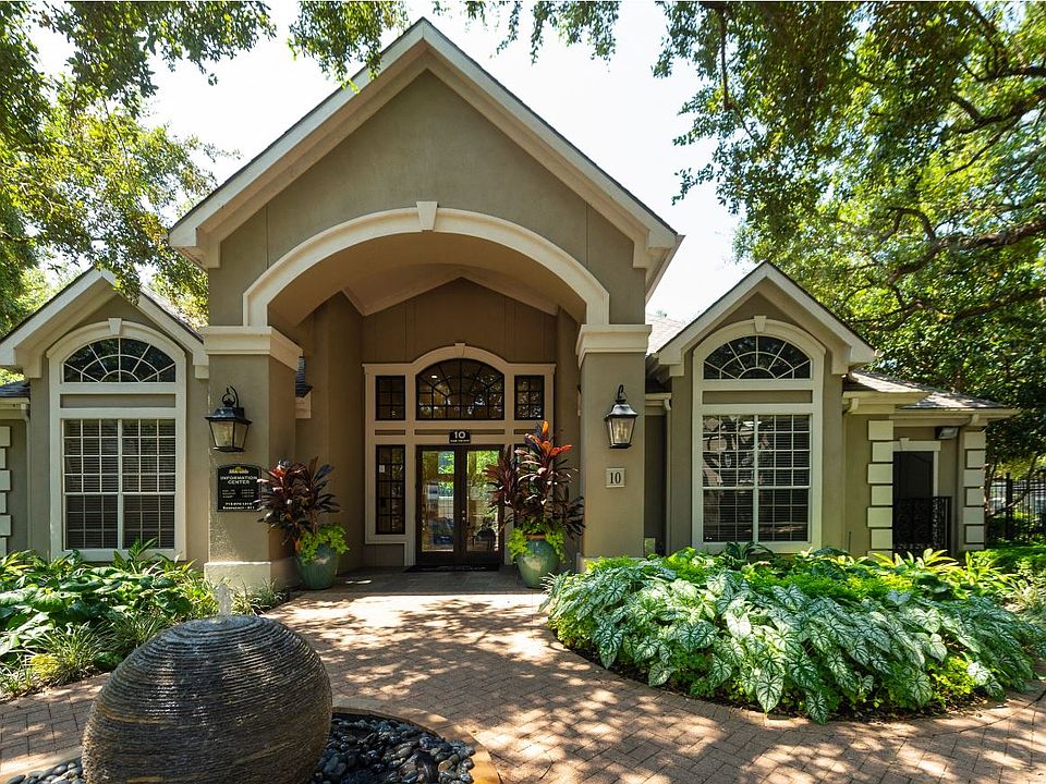 Midtown Leasing Office Entry