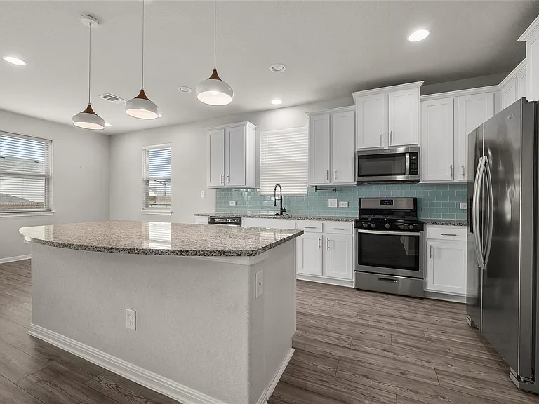 101 Lambert St — Photo 9