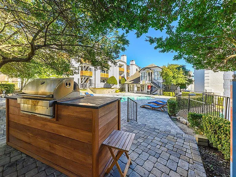Villas on Rosemeade West — Photo 15