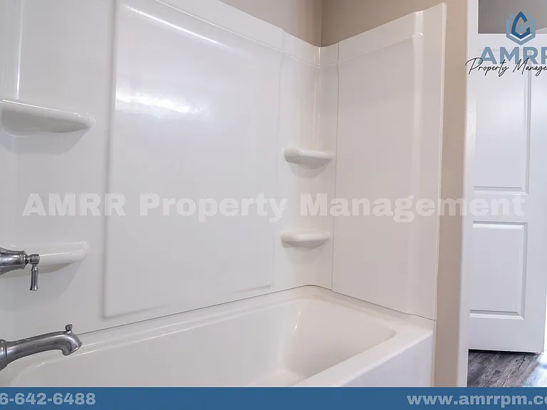 2125 N Texas Ave — Photo 7