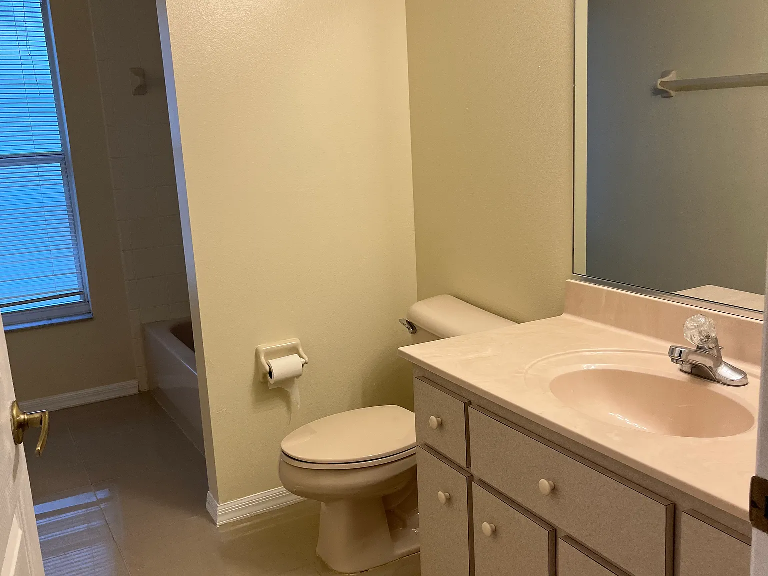4 bed, 1856 sqft, $1,950 — Photo 2