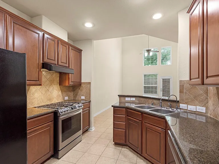 1146 Glenwood Canyon Ln — Photo 8