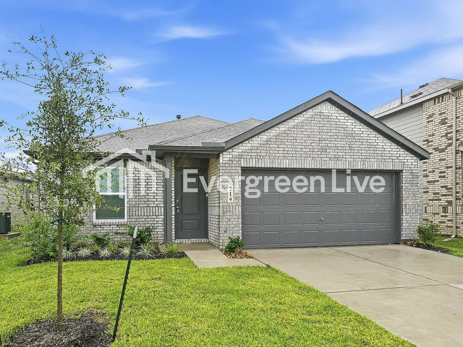 4 bed, 2.0 bath, 1716 sqft, $1,850 — Photo 2