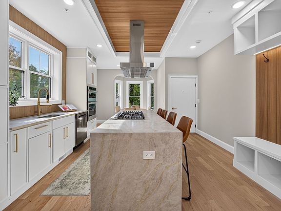 3rd image of 737 Somerville Ave #A