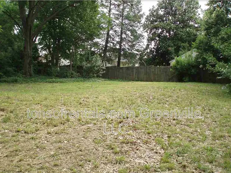 37 Holmes Dr — Photo 17