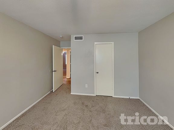 5th image of 1555 Willowbrook St