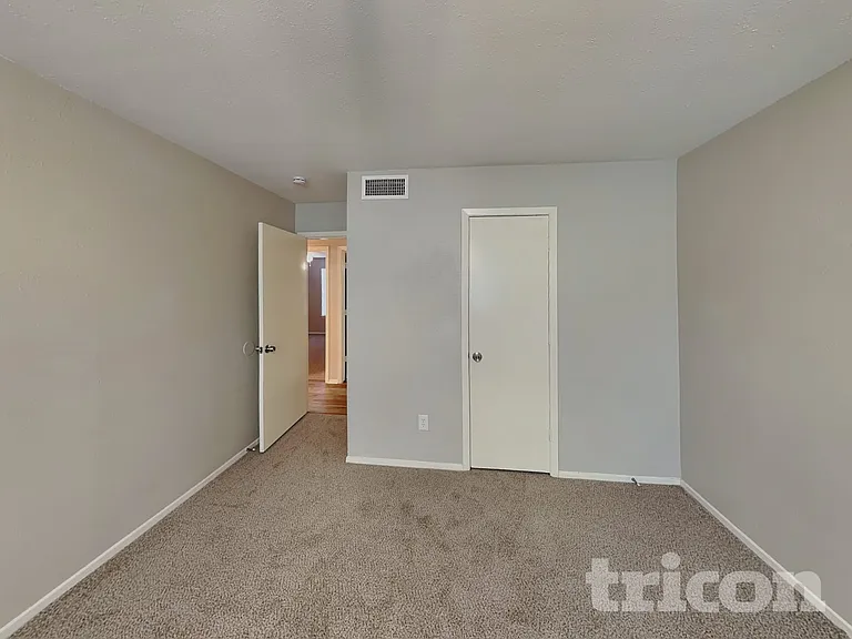 1555 Willowbrook St — Photo 5