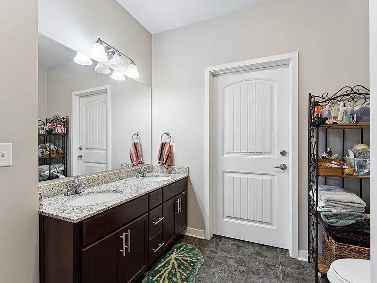 1122 Litton Ave #319 — Photo 4