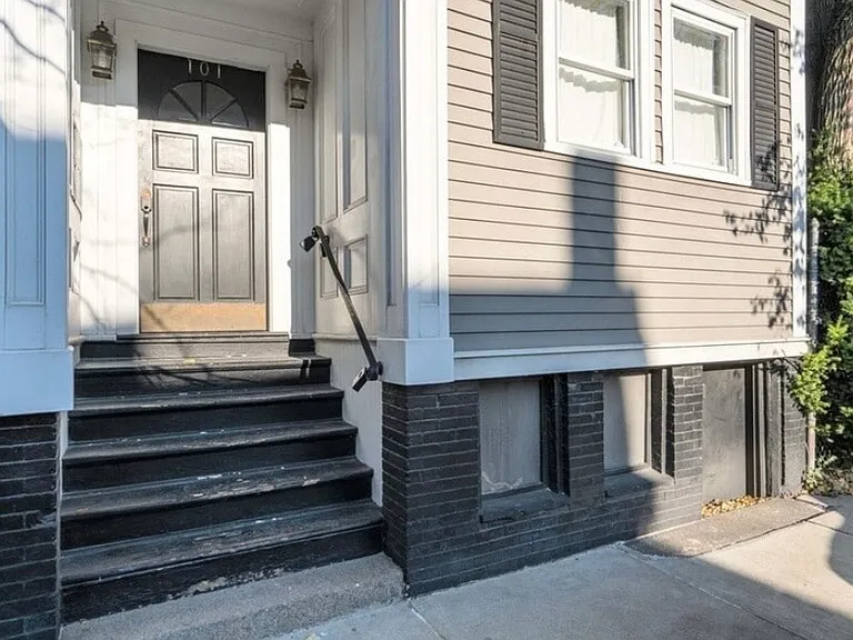 101 Rutherford Ave #2 — Photo 9