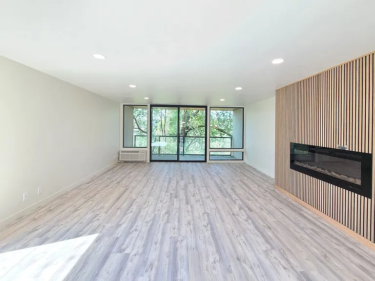 358 S Coeur D Alene St — Photo 43