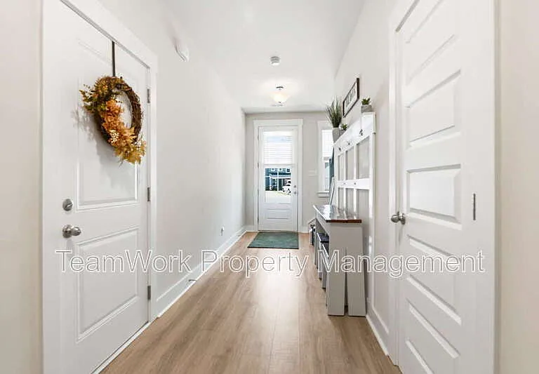 7722 Park Gate Dr — Photo 3